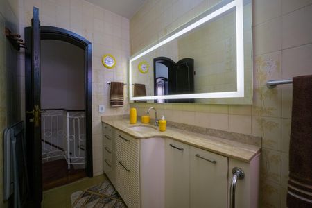 Casa de condomínio à venda com 257m², 5 quartos e 2 vagas Casa de condomínio à venda com 257m², 5 quartos e 2 vagasBanheiro Social