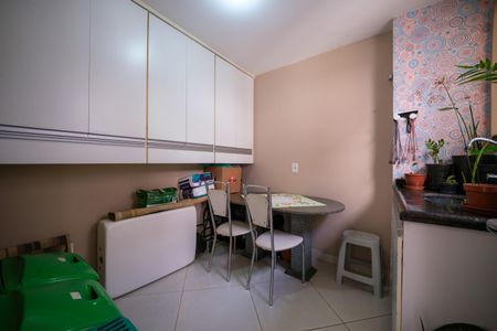 Casa de condomínio à venda com 257m², 5 quartos e 2 vagas Casa de condomínio à venda com 257m², 5 quartos e 2 vagasCozinha 2