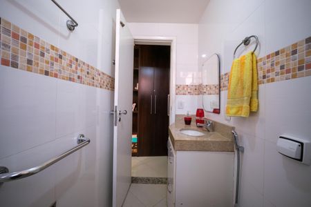 Casa de condomínio à venda com 257m², 5 quartos e 2 vagas Casa de condomínio à venda com 257m², 5 quartos e 2 vagasBanheiro Suite 2