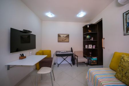 Casa de condomínio à venda com 257m², 5 quartos e 2 vagas Casa de condomínio à venda com 257m², 5 quartos e 2 vagasQuarto Suite 2