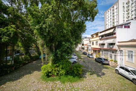 Casa de condomínio à venda com 257m², 5 quartos e 2 vagas Casa de condomínio à venda com 257m², 5 quartos e 2 vagasQuarto 4 Vista