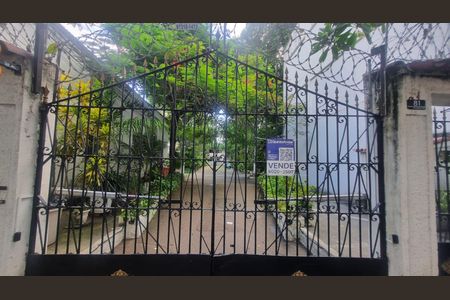 Casa de condomínio à venda com 257m², 5 quartos e 2 vagas Casa de condomínio à venda com 257m², 5 quartos e 2 vagasFachada da Vila