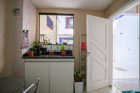 Casa de condomínio à venda com 257m², 5 quartos e 2 vagas Casa de condomínio à venda com 257m², 5 quartos e 2 vagasCozinha 2