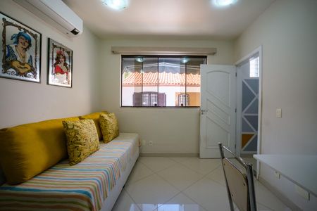 Casa de condomínio à venda com 257m², 5 quartos e 2 vagas Casa de condomínio à venda com 257m², 5 quartos e 2 vagasQuarto Suite 2