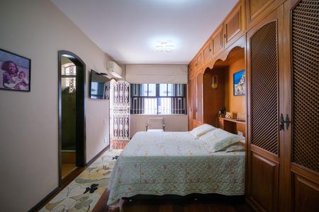 Casa de condomínio à venda com 257m², 5 quartos e 2 vagas Casa de condomínio à venda com 257m², 5 quartos e 2 vagasQuarto Suite 1