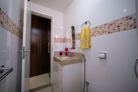 Casa de condomínio à venda com 257m², 5 quartos e 2 vagas Casa de condomínio à venda com 257m², 5 quartos e 2 vagasBanheiro Suite 2