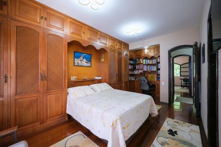 Casa de condomínio à venda com 257m², 5 quartos e 2 vagas Casa de condomínio à venda com 257m², 5 quartos e 2 vagasQuarto Suite 1