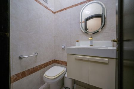 Casa de condomínio à venda com 257m², 5 quartos e 2 vagas Casa de condomínio à venda com 257m², 5 quartos e 2 vagasLavabo