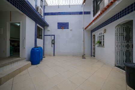 Casa de condomínio à venda com 257m², 5 quartos e 2 vagas Casa de condomínio à venda com 257m², 5 quartos e 2 vagasQuintal