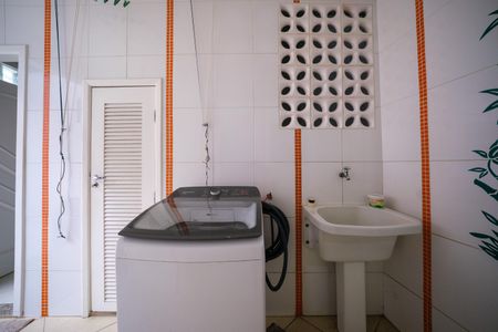 Casa de condomínio à venda com 257m², 5 quartos e 2 vagas Casa de condomínio à venda com 257m², 5 quartos e 2 vagasÁrea de Serviço