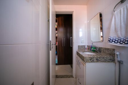 Casa de condomínio à venda com 257m², 5 quartos e 2 vagas Casa de condomínio à venda com 257m², 5 quartos e 2 vagasBanheiro Suite 3