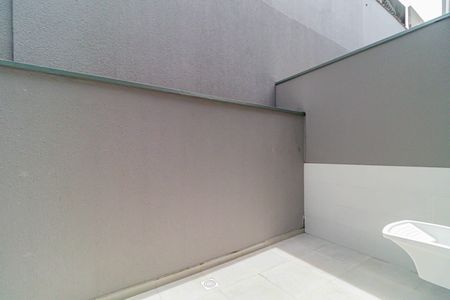 Casa à venda com 77m², 2 quartos e 2 vagasQuintal