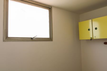 Apartamento à venda com 130m², 3 quartos e 2 vagas Apartamento à venda com 130m², 3 quartos e 2 vagasQuarto de Serviço