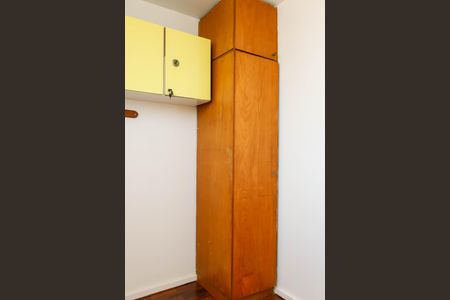 Apartamento à venda com 130m², 3 quartos e 2 vagas Apartamento à venda com 130m², 3 quartos e 2 vagasQuarto de Serviço