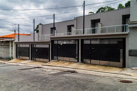 Casa à venda com 76m², 2 quartos e 2 vagasFachada