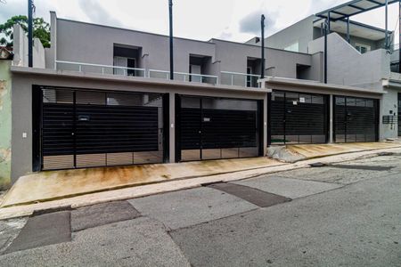 Casa à venda com 76m², 2 quartos e 2 vagasFachada