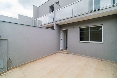 Casa à venda com 76m², 2 quartos e 2 vagasGaragem
