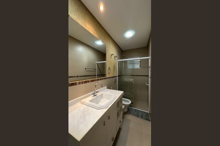 Casa para alugar com 175m², 4 quartos e 2 vagas Casa para alugar com 175m², 4 quartos e 2 vagasBanheiro da Suíte 1