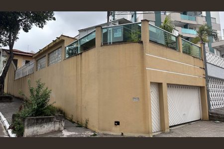 Casa para alugar com 175m², 4 quartos e 2 vagas Casa para alugar com 175m², 4 quartos e 2 vagasFachada