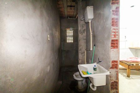 Banheiro de casa à venda com 2 quartos, 288m² em Vila Carmosina, São Paulo