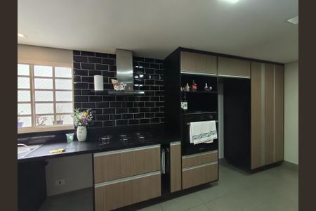 Casa à venda com 230m², 3 quartos e 3 vagas