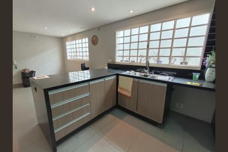 Casa à venda com 230m², 3 quartos e 3 vagas