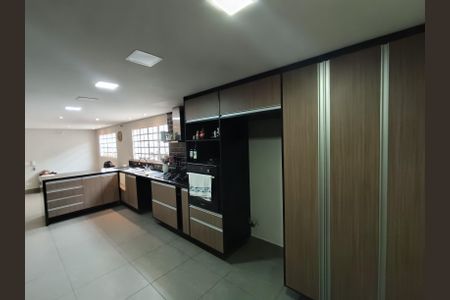 Casa à venda com 230m², 3 quartos e 3 vagas