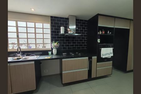 Casa à venda com 230m², 3 quartos e 3 vagas