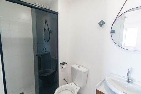 Banheiro da Suíte de apartamento para alugar com 1 quarto, 29m² em Jardim Itacolomi, São Paulo