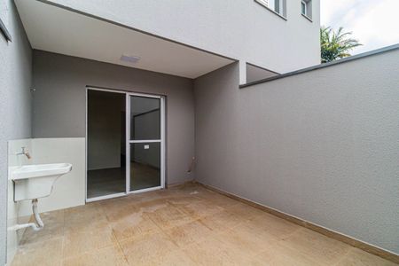 Casa à venda com 76m², 2 quartos e 2 vagas Casa à venda com 76m², 2 quartos e 2 vagasQuintal