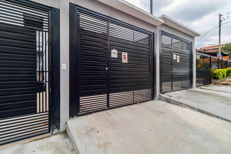 Casa à venda com 76m², 2 quartos e 2 vagas Casa à venda com 76m², 2 quartos e 2 vagasFachada