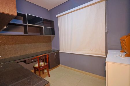 Casa para alugar com 283m², 4 quartos e 4 vagasEscritório