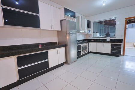 Casa para alugar com 283m², 4 quartos e 4 vagasCozinha