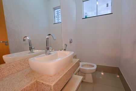 Casa para alugar com 283m², 4 quartos e 4 vagasBanheiro Social