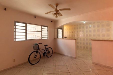 Casa à venda com 150m², 3 quartos e 2 vagas Casa à venda com 150m², 3 quartos e 2 vagasCasa 2 - Sala