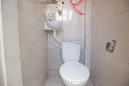 Casa para alugar com 153m², 2 quartos e 1 vaga Casa para alugar com 153m², 2 quartos e 1 vagaBanheiro Social 2