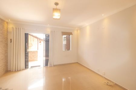 Casa para alugar com 153m², 2 quartos e 1 vaga Casa para alugar com 153m², 2 quartos e 1 vagaSala
