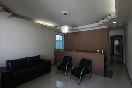 Sala de casa à venda com 4 quartos, 173m² em Copacabana, Belo Horizonte
