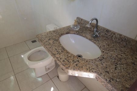 Casa à venda com 173m², 4 quartos e 2 vagasBanheiro Social 2