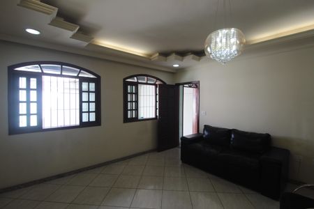 Casa à venda com 173m², 4 quartos e 2 vagasSala