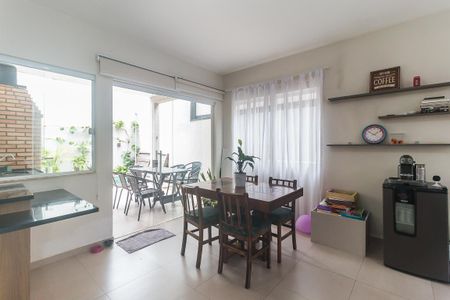 Sala de casa para alugar com 3 quartos, 135m² em Vila Cesar, Mogi das Cruzes