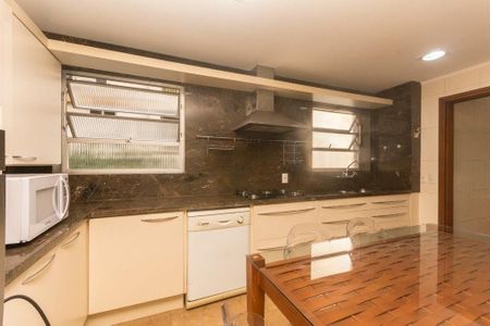 Cozinha  de apartamento para alugar com 3 quartos, 220m² em Independência, Porto Alegre