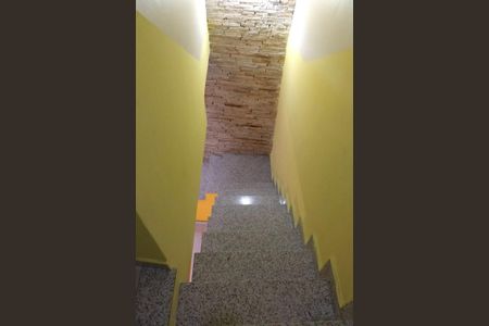 Escadas de casa para alugar com 3 quartos, 1m² em Vila Leopoldina, Duque de Caxias