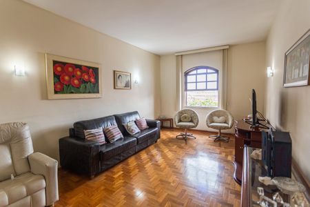 Casa à venda com 224m², 3 quartos e 2 vagas Casa à venda com 224m², 3 quartos e 2 vagasSala
