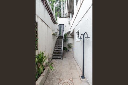 Casa à venda com 162m², 3 quartos e 5 vagasEscada