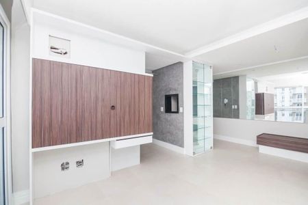 Sala  de apartamento para alugar com 2 quartos, 63m² em Jardim Itu, Porto Alegre