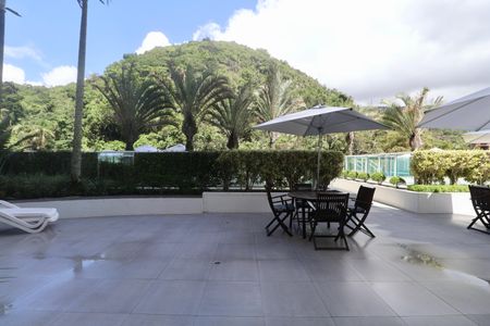 Apartamento para alugar com 220m², 4 quartos e 2 vagasÁrea comum - Piscina