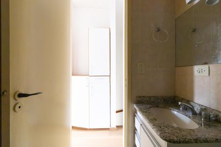 Casa de condomínio à venda com 100m², 3 quartos e 1 vagaBanheiro