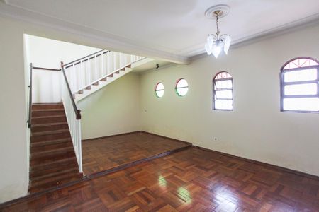 Sala 1 de casa para alugar com 3 quartos, 220m² em Santa Mônica, Uberlândia