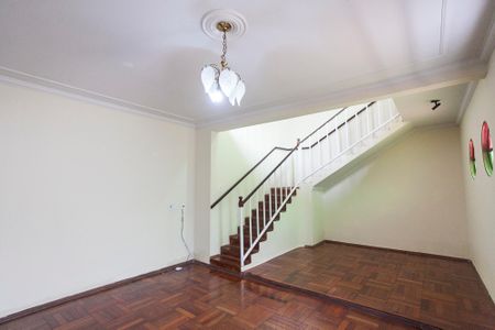 Sala 1 de casa para alugar com 3 quartos, 220m² em Santa Mônica, Uberlândia